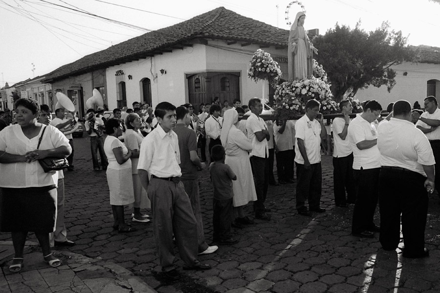 Le&oacute;n, Nicaragua 2008: religious parade.