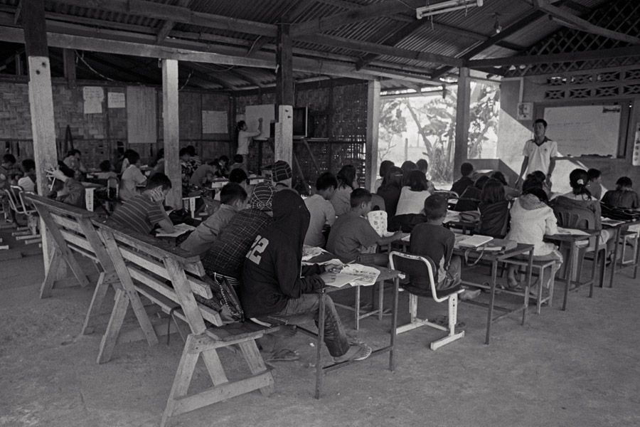 Huay Kha Lote: two different classes held in adjoining spaces. This is common both in migrant schools and in schools over the border in Myanmar.