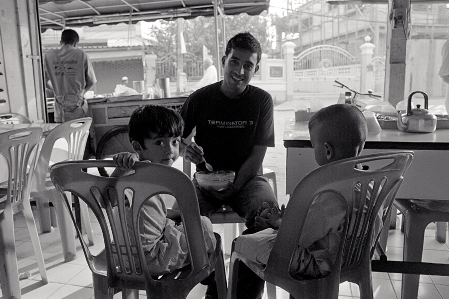 2011: One of the  Muslim teashops has very early hours, with customers lining up at 7am for takeaway naan bread. By 8am, business winds down, and the owners' children can have their breakfast.
