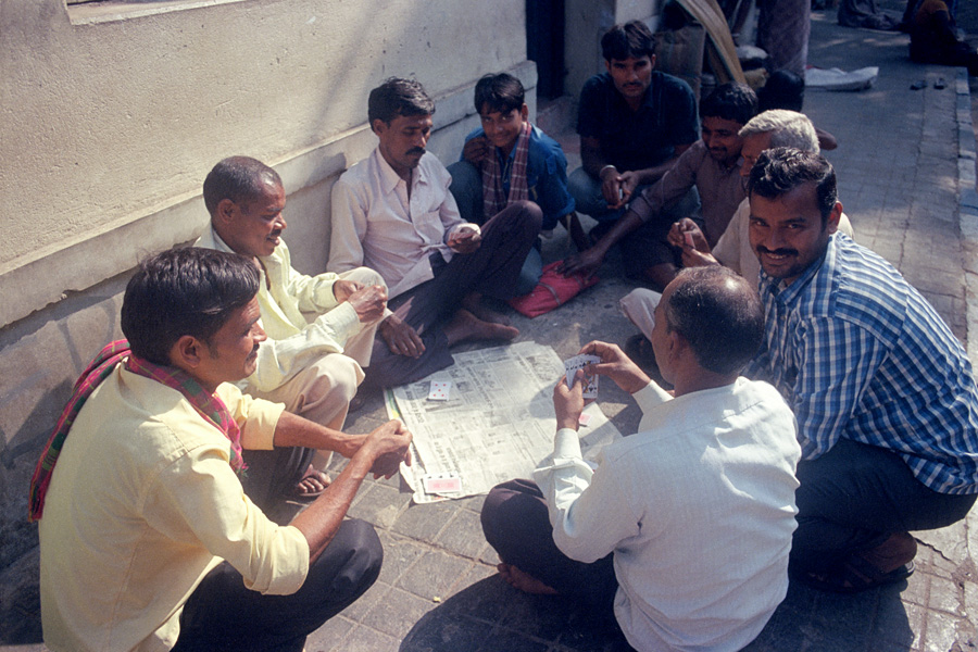Kolkata, India 2015: Street games.