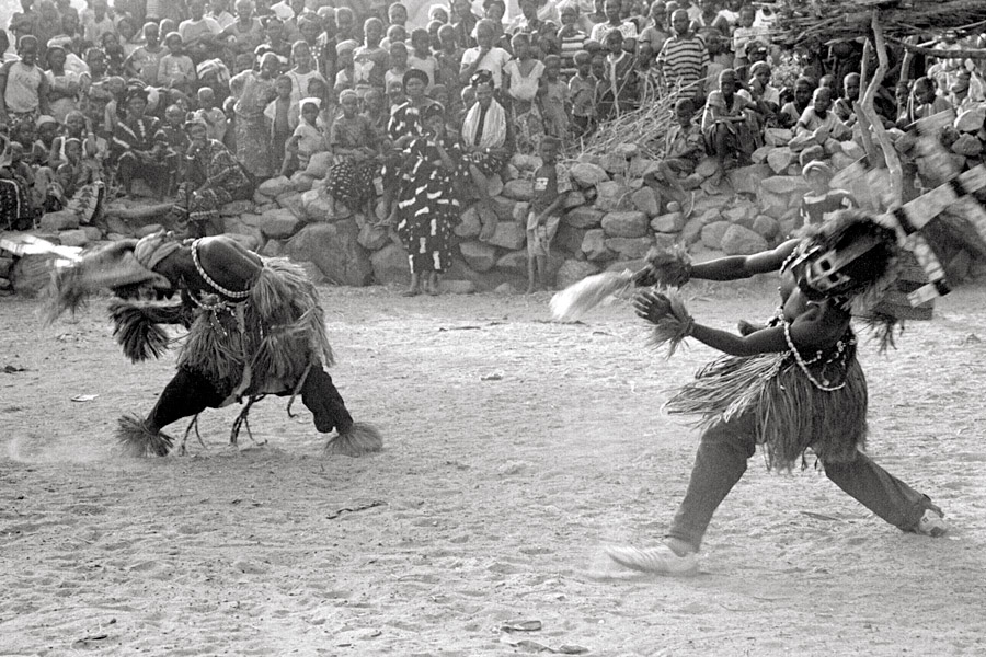 Nombori, Mali 2010: Festival du Danses Masques. Most of the year, trekkers in Dogon country might only see dances by paying for demonstrations. In late December/early January, the Festival gives a wonderful opportunity to see genuine celebrations in several villages.